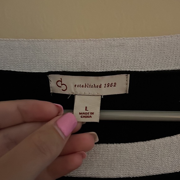 ▪️CB Established 1962: Black scoop sweater, quarter sleeve, white button trim, L - Picture 2 of 10